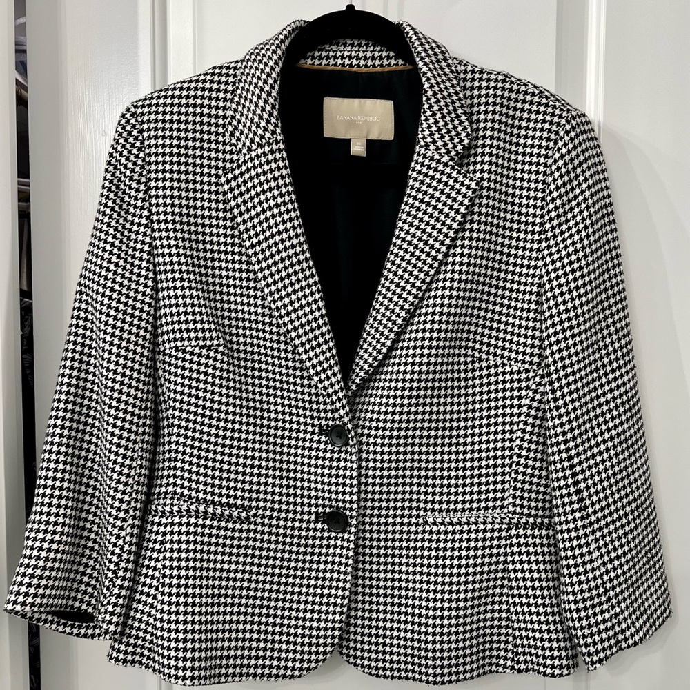 Banana Republic Black and White Houndstooth Blazer